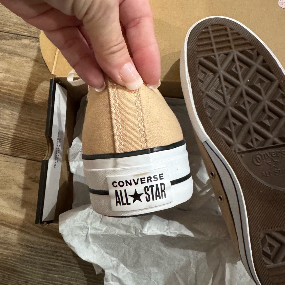Women’s converse platforms size 11 - Picture 3 of 6